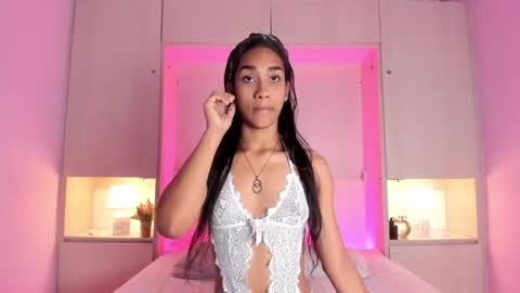 anaacollins_ online show from October 15, 2025, 11:43 am