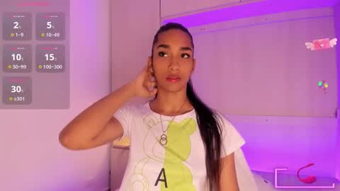 anaacollins_ online show from November 4, 2025, 11:42 am