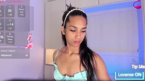 anaacollins_ online show from January 13, 2026, 11:37 am