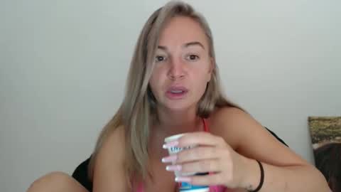 Ana online show from October 26, 2025, 7:42 pm