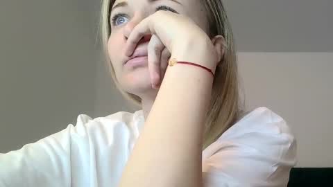 anabellaana11 online show from March 10, 2025, 2:39 am