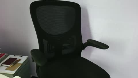 anabelucci_ online show from April 21, 2026, 3:39 pm