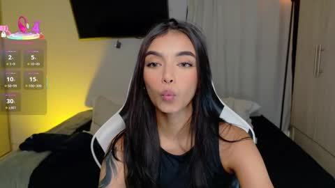 ANABEL WOLF  online show from September 12, 2025, 5:24 pm