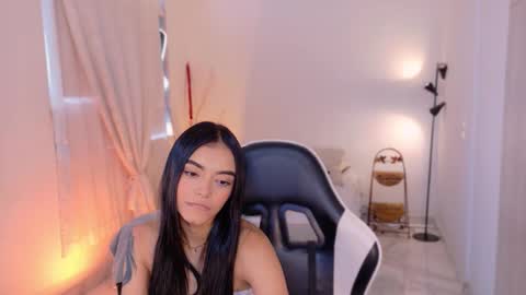 ANABEL WOLF  online show from November 13, 2025, 2:49 pm