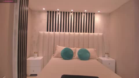 Ana  online show from October 21, 2025, 8:20 pm