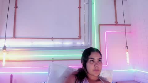 Snapshot of anaelle_bardin chatting on June 7, 2026, 4:55 pm Anna online show from June 7, 2026, 4:55 pm