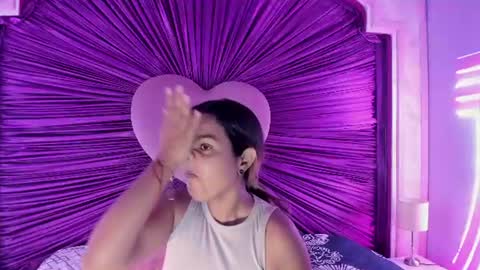 Snapshot of anaelle_bardin chatting on June 17, 2026, 12:07 pm Anna online show from June 17, 2026, 12:07 pm