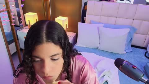 Anahi  online show from February 6, 2025, 7:51 pm