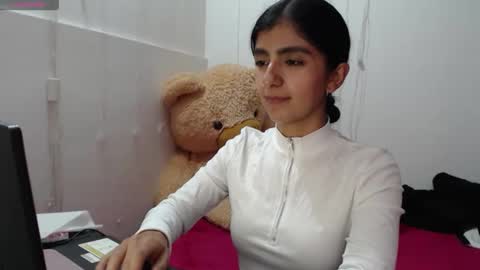 Snapshot of anahibrowns95 chatting on December 15, 2025, 8:57 pm Anahi Browns online show from December 15, 2025, 8:57 pm