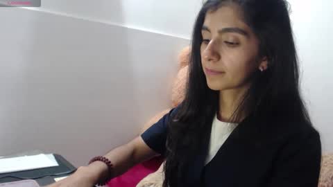 Snapshot of anahibrowns95 chatting on May 4, 2026, 9:44 pm Anahi Browns online show from May 4, 2026, 9:44 pm