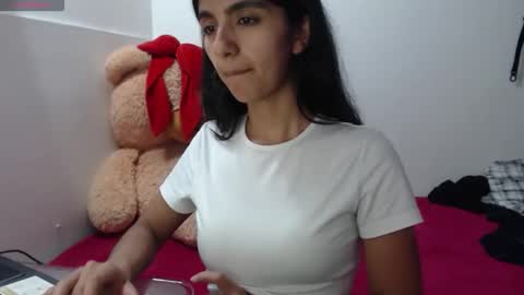 Snapshot of anahibrowns95 chatting on May 7, 2026, 9:53 pm Anahi Browns online show from May 7, 2026, 9:53 pm