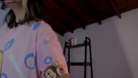 ..a n a i s  c o o p e r .. online show from April 7, 2026, 4:02 am