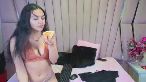 AbbyAndAntonela online show from December 15, 2025, 11:58 am