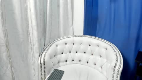 analia18  online show from January 6, 2025, 6:31 pm