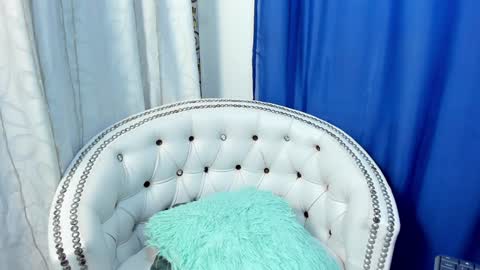 analia18  online show from January 9, 2025, 12:30 pm