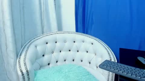 analia18  online show from January 10, 2025, 4:09 pm