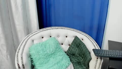 analia18  online show from January 14, 2025, 11:53 am