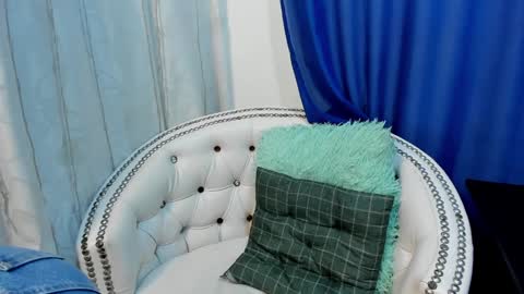 analia18  online show from January 21, 2025, 11:46 am