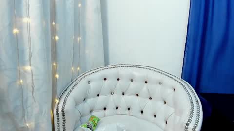 analia18  online show from January 23, 2025, 12:09 pm