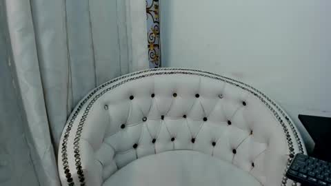 analia18  online show from March 7, 2025, 1:29 pm