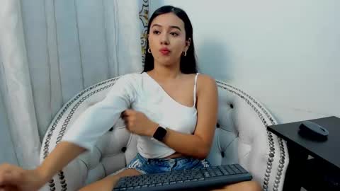 analia18  online show from March 8, 2025, 12:09 pm