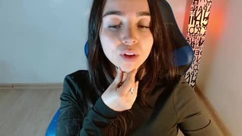 Snapshot of anarosse__ chatting on May 11, 2026, 1:00 am ana 3 online show from May 11, 2026, 1:00 am