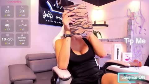 ana online show from October 15, 2025, 1:11 pm