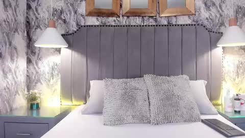 Mia online show from September 25, 2025, 12:09 pm