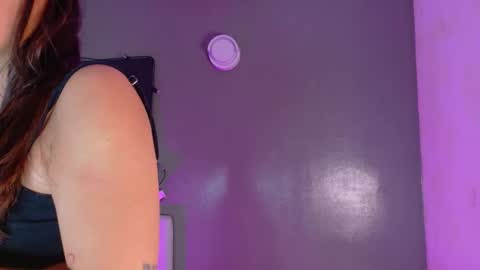 Snapshot of anavicc__ chatting on December 16, 2025, 11:37 am Kendra online show from December 16, 2025, 11:37 am