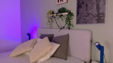 Kendra  online show from April 9, 2026, 10:09 am