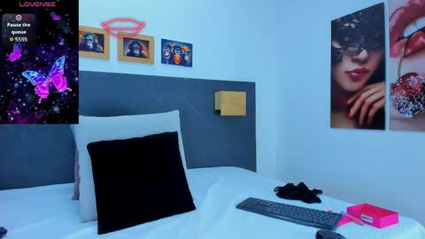 Andrea online show from April 21, 2026, 12:22 pm