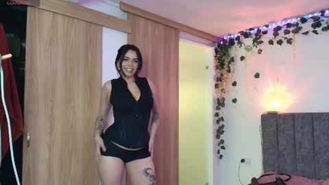 Andra de la Rosse online show from May 23, 2026, 5:17 pm