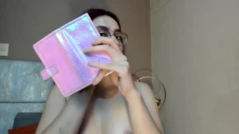 Andra Cyrus online show from December 5, 2025, 11:41 am