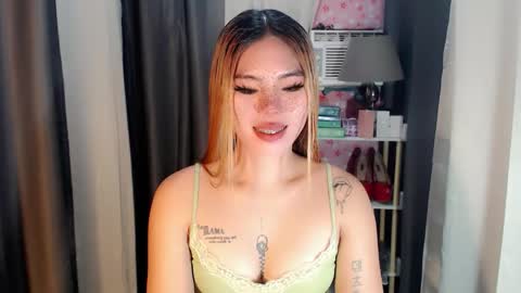 andrea06121998 online show from April 20, 2026, 1:03 pm