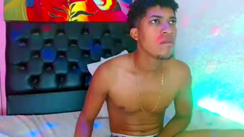 andrea andres couplehot online show from November 15, 2025, 10:01 am