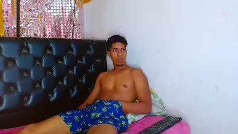 andrea andres couplehot online show from May 1, 2026, 3:00 am
