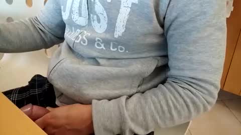 andrea_feetlover online show from November 6, 2025, 6:47 am