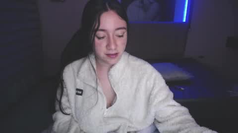 Andrea Ramos online show from March 12, 2025, 8:19 am