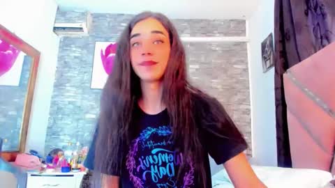 Snapshot of andrea_sexdollx chatting on May 3, 2026, 9:32 pm ANDREINA online show from May 3, 2026, 9:32 pm