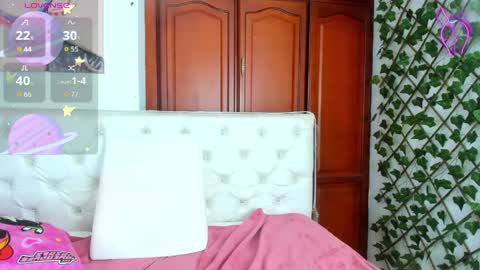 Naomi Andrea Daviss online show from April 23, 2026, 1:35 pm