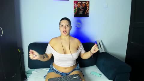 Andrea  Karina online show from October 5, 2025, 8:40 pm