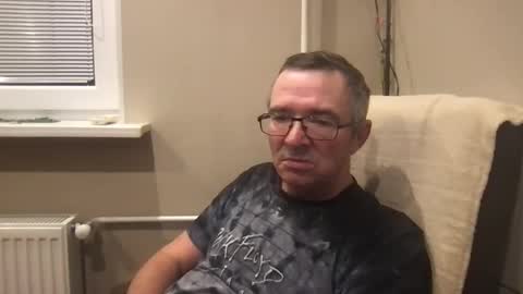 Snapshot of andreass60 chatting on December 17, 2025, 5:13 am andreass60 online show from December 17, 2025, 5:13 am