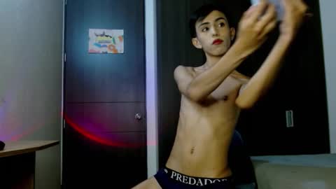 Snapshot of andreew_santana chatting on October 15, 2025, 1:28 am Andrew online show from October 15, 2025, 1:28 am