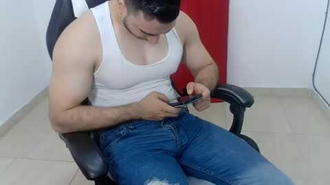 andres180950734 online show from September 15, 2025, 10:54 pm