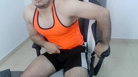 andres180950734 online show from September 25, 2025, 11:30 pm