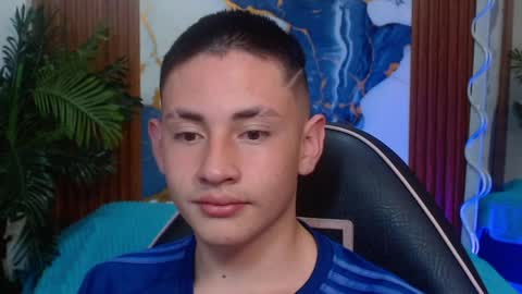 andres_tay online show from April 25, 2026, 2:36 am