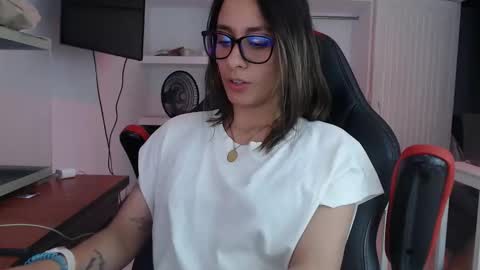 Isa  --------- online show from November 12, 2025, 12:22 am