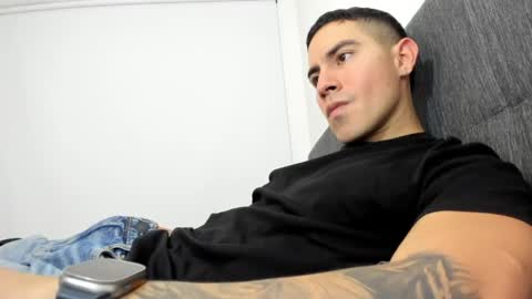 Snapshot of andresjuan92 chatting on April 4, 2026, 2:32 am onlyfanscallmegotter online show from April 4, 2026, 2:32 am
