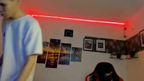 andrew_2811 online show from October 19, 2025, 8:15 am