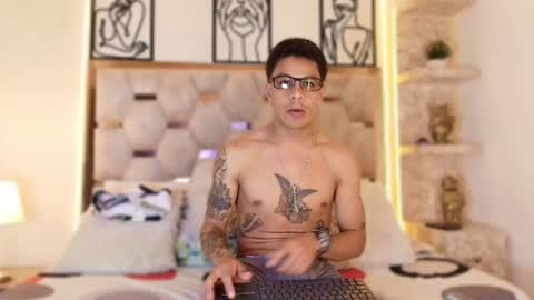 Snapshot of andrew_haalls chatting on November 15, 2025, 9:00 pm andrew_haalls online show from November 15, 2025, 9:00 pm